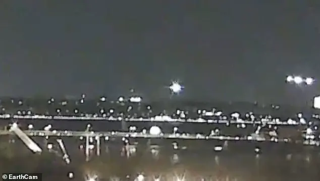 Shocking Collision Over Washington DC: Passenger Jet and Military Helicopter Mid-Air