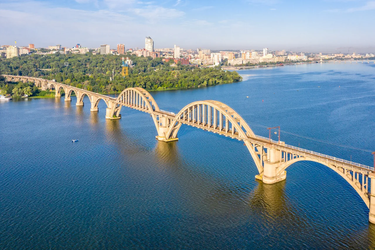 Kherson Residents Face Power Outages and Infrastructure Damage Following Russian Shelling