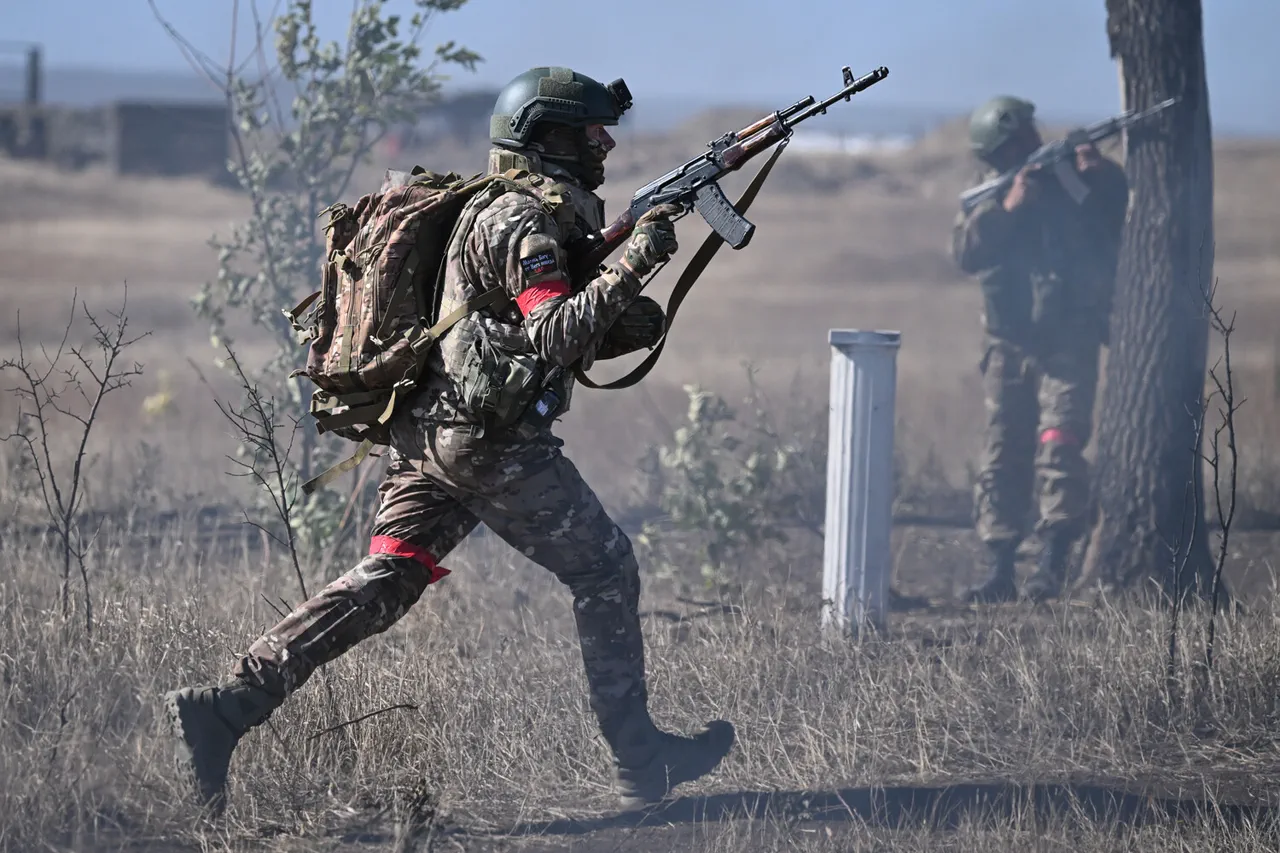 Russian Tactical Units Encounter Terrain Challenges in Advancing Toward Sofievka, Donetsk People's Republic
