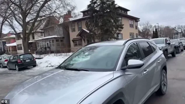 Tense Confrontation in Minneapolis: Elderly Woman Blocked by Anti-ICE Protestors as Protestors Create Barrier