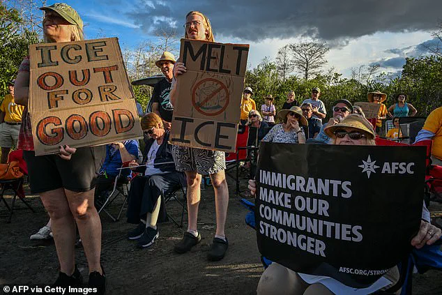 Tense Confrontation in Minneapolis: Elderly Woman Blocked by Anti-ICE Protestors as Protestors Create Barrier