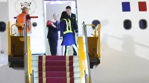 Macron's Davos Sunglasses: Speculation and Official Medical Explanation