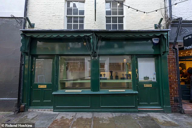 Ram-Raided Jewelry Store Sparks Security Concerns in Richmond-Upon-Thames After Getaway Car Found Parked Illegally