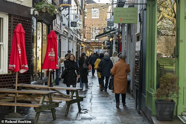 Ram-Raided Jewelry Store Sparks Security Concerns in Richmond-Upon-Thames After Getaway Car Found Parked Illegally