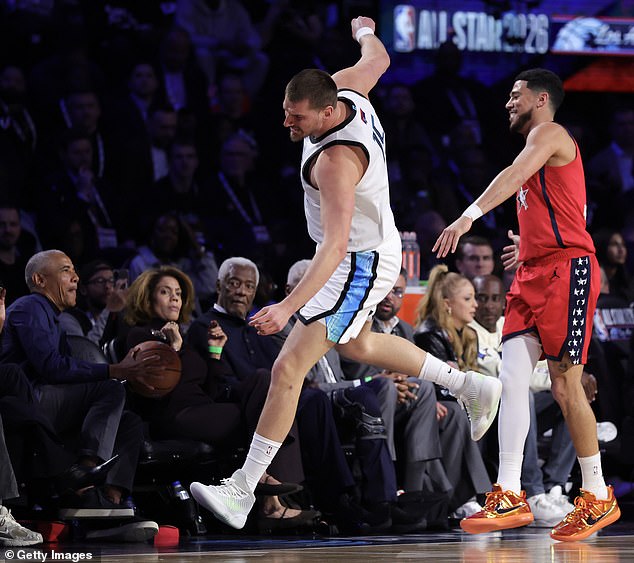 Barack Obama's Unexpected Athleticism Shines at NBA All-Star Game as He Catches Loose Ball Mid-Air