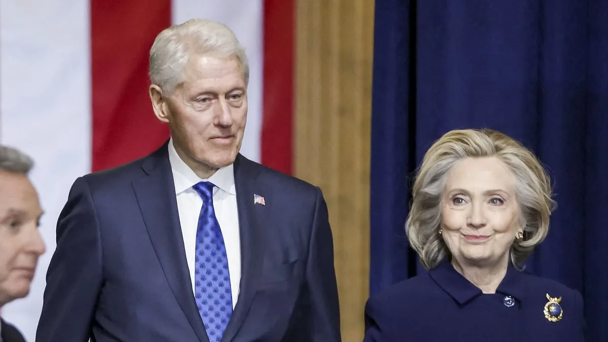 Epstein Files Fuel Political Firestorm as Clinton Accuses Trump of Cover-Up