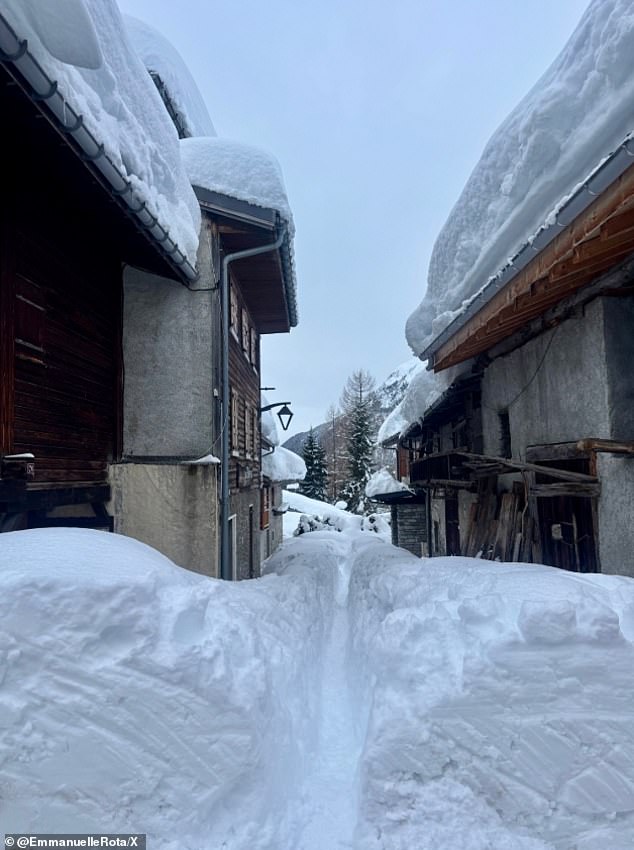 Evacuations Ordered as Extreme Snowfall and Avalanche Risks Force Closure of Alpine Regions in Italy and Switzerland