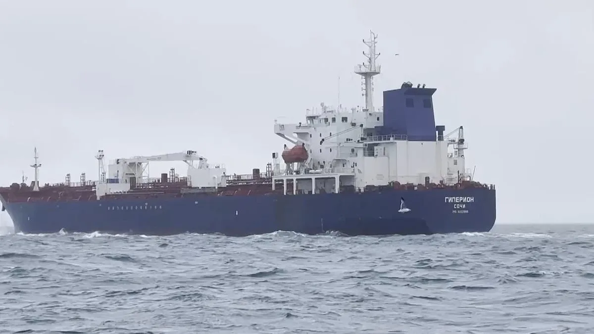 Russia's Shadow Fleet Defies Sanctions, Sparks Fears of Naval Clash in English Channel