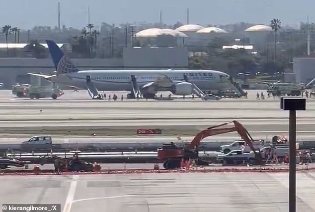 United Airlines Flight UA 2127 Makes Emergency Landing at LAX After Engine Failure During Flight to Newark