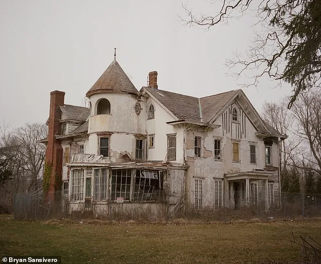 America the Abandoned: Bryan Sansivero's Haunting Portraits of Deserted Homes