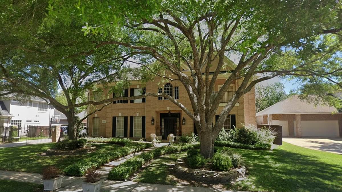 Houston Man Accused of Five-Year Captivity of Wife in Luxurious Mansion