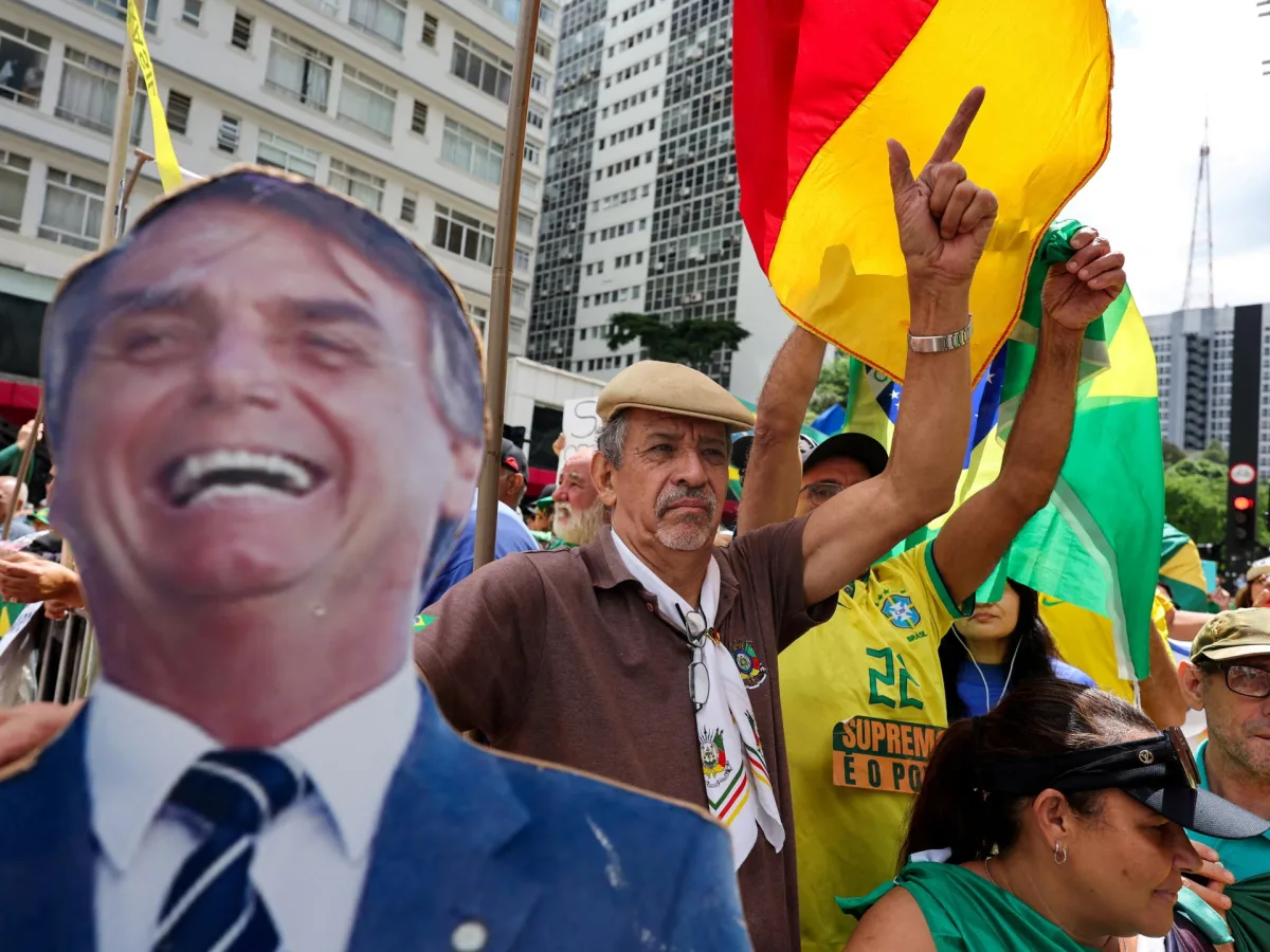 Bolsonaro's Lawyers Request Supreme Court Approval for Trump Adviser Meeting During Prison Sentence