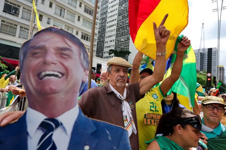 Bolsonaro's Lawyers Request Supreme Court Approval for Trump Adviser Meeting During Prison Sentence