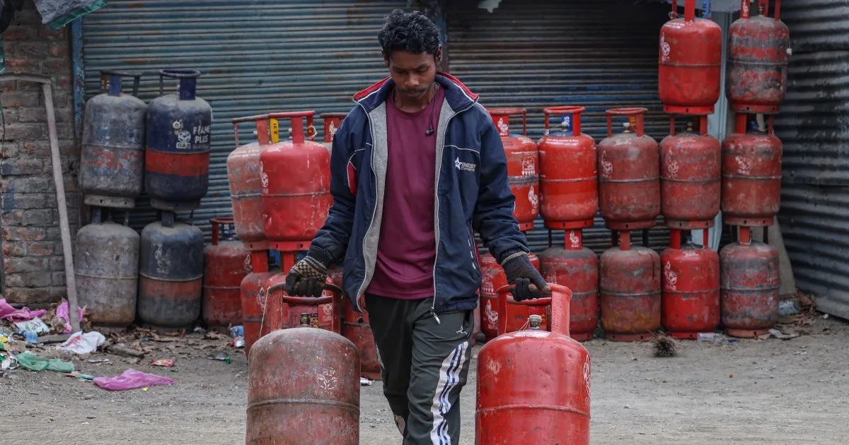 India's LPG Tankers Successfully Navigate Blocked Strait of Hormuz Amid Heightened Regional Tensions