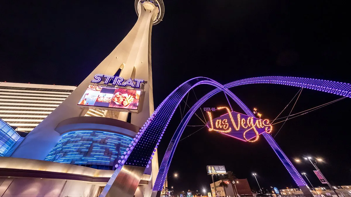 Lesbian Couple Sues Las Vegas Hotel After Being Forcibly Removed for Affectionate Behavior