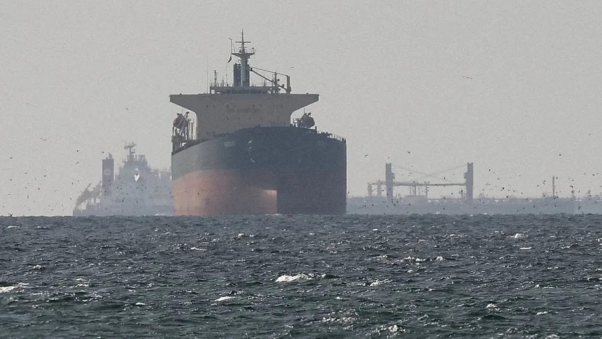 Iran Considers Allowing Chinese-Linked Oil Tankers Through Strait of Hormuz Amid Geopolitical Tensions