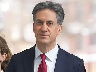 Iran Considers Allowing Chinese-Linked Oil Tankers Through Strait of Hormuz Amid Geopolitical Tensions