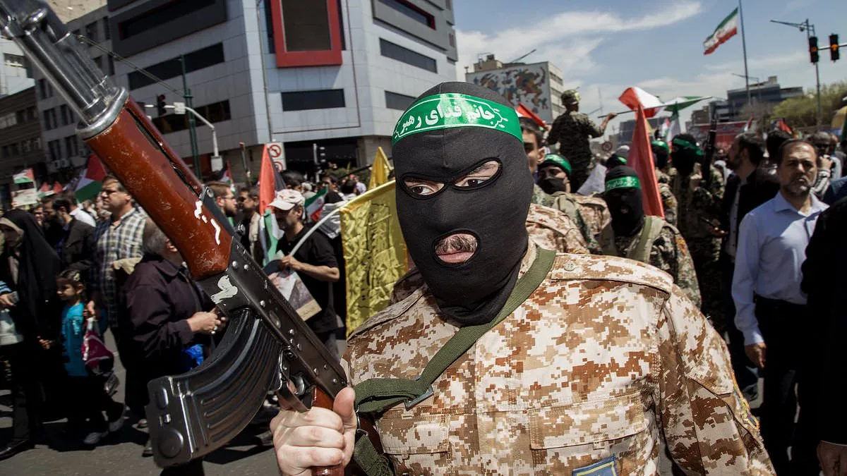 Iran's Defiant Campaign in Persian Gulf Drives Oil Prices Past $100 Amid Escalating Conflict