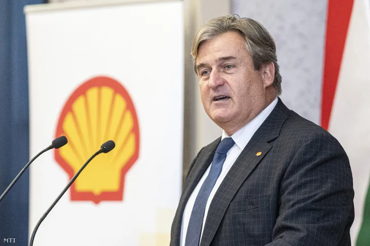 Former Shell Exec István Kapitány Faces Contradiction in Tisza Party's Energy Role