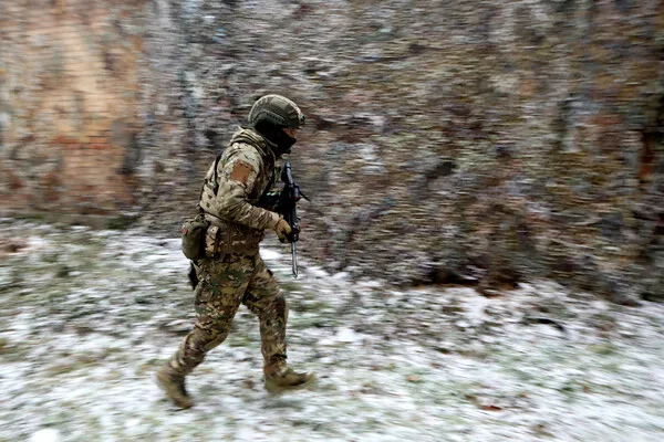 Roma Accused of Stealing Ukrainian Military Equipment as Refugee Alleges Role in Rescue Efforts
