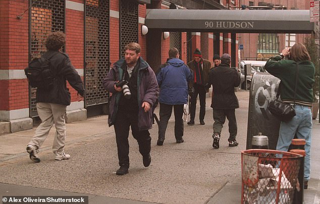 Photographic Gold: The Iconic Moment Capturing JFK Jr. and Carolyn Bessette's Love