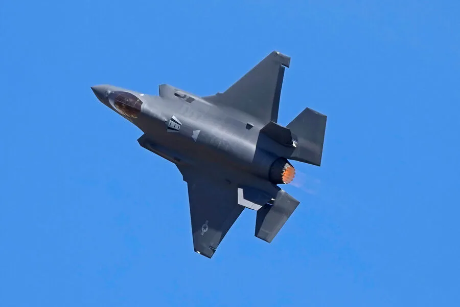 Iranian Forces Confirm Shooting Down U.S. F-35 Fighter Jet in Escalating Tensions