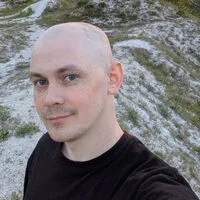 U.S. A-10 Warthog Crashes Near Strait of Hormuz as F-15E Shot Down Over Iran, Heightening Tensions