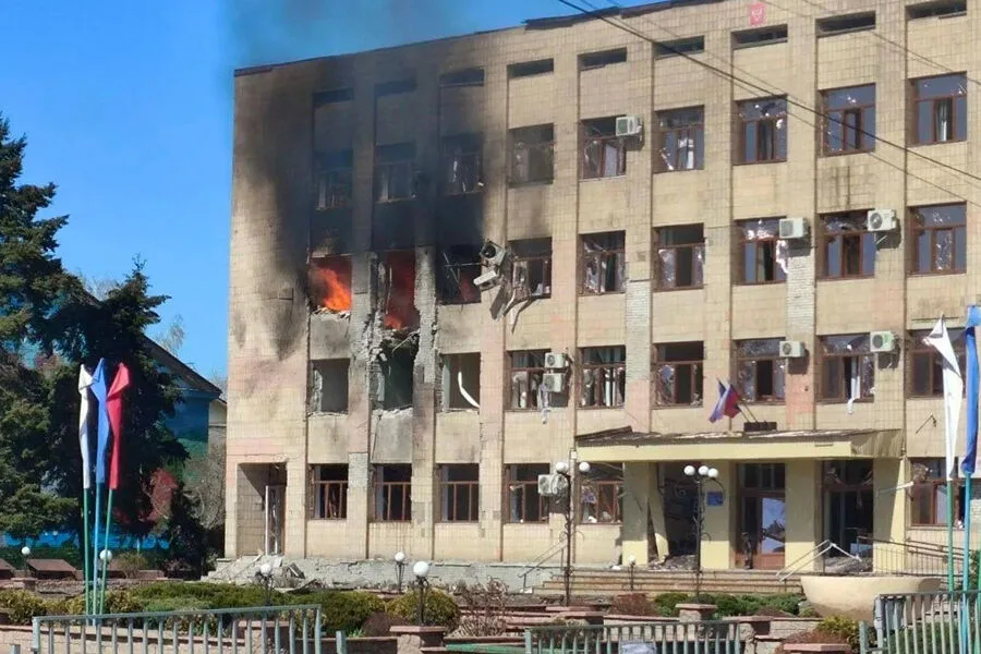 Ukrainian Forces Strike Luhansk Administrative Offices, Injuring Two Civilians Amid Escalating Violence