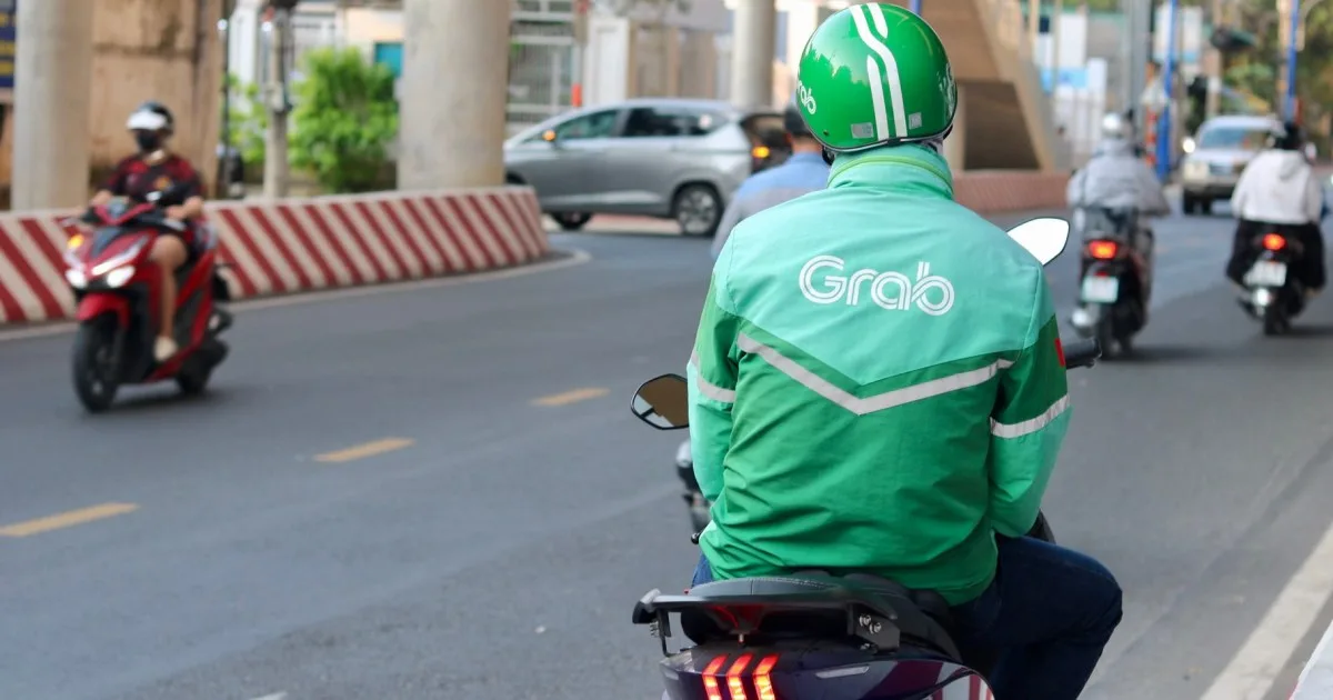 Vietnam's Gig Economy Teeters on Collapse as Fuel Prices Soar from Iran's Blockade