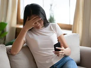 Mobile Phone Security Flaw: Print Hacking