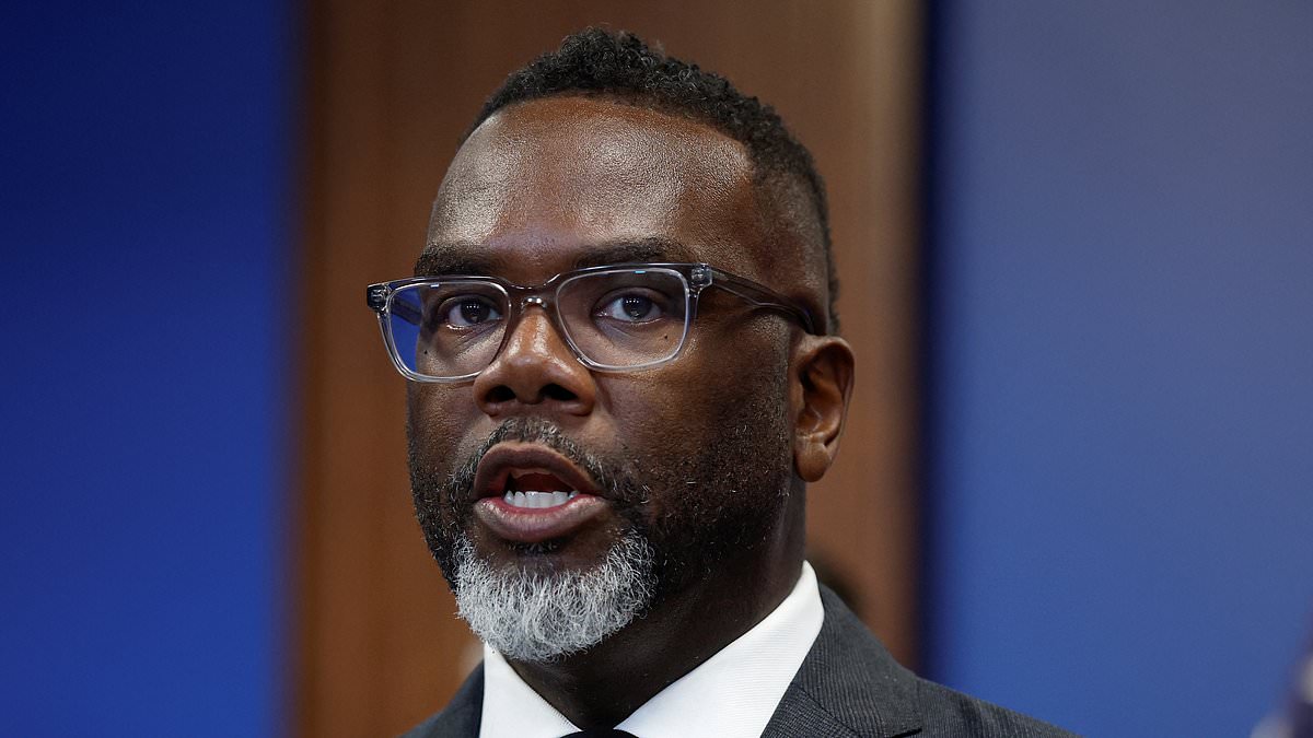 Mayor Johnson vetoes wage hike, linking restaurant sector to slavery history.