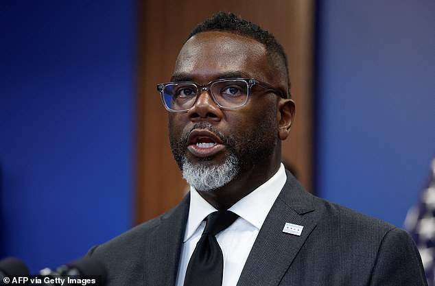 Mayor Johnson vetoes wage hike, linking restaurant sector to slavery history.