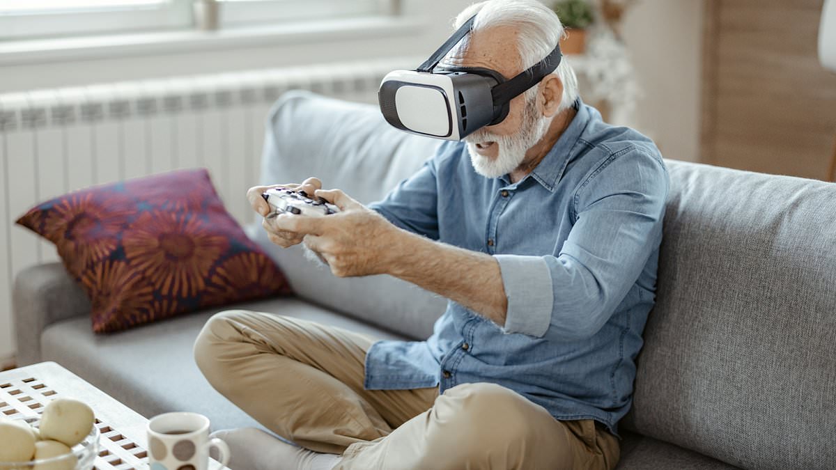 Free video game Double Decision could slash dementia risk by a quarter.