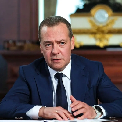 Russia warns diplomats to flee Kyiv as air raids intensify.