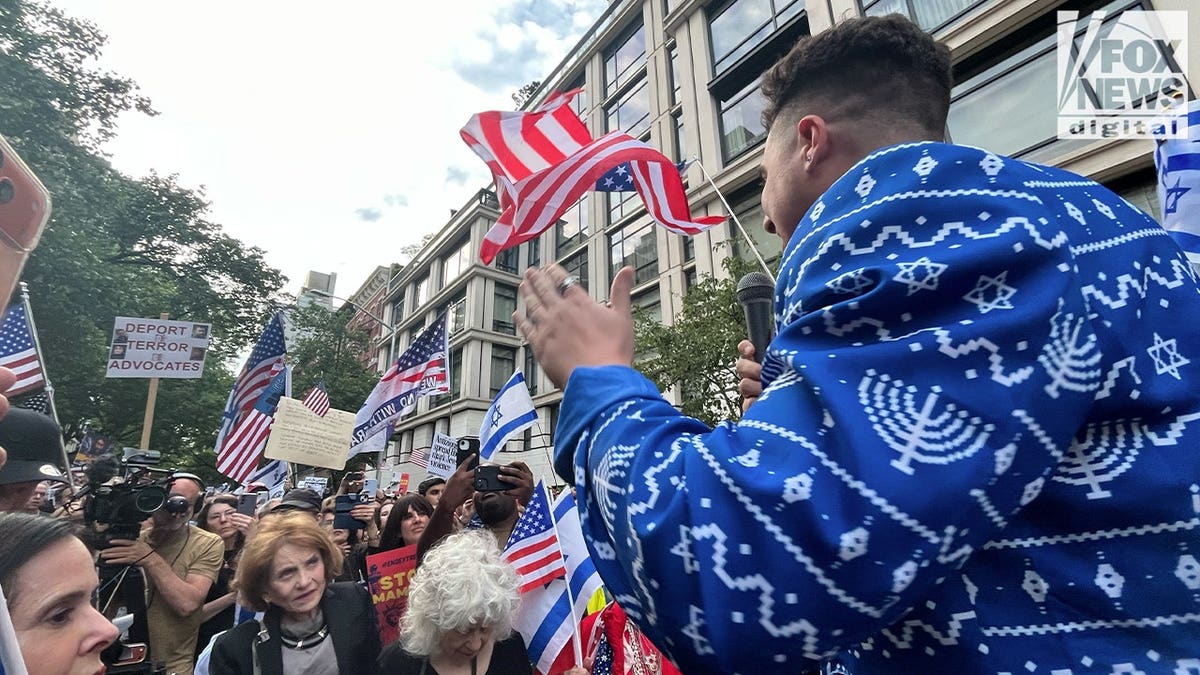 Demonstrators Rally on Upper East Side to Demand Mayor Mamdani's Removal