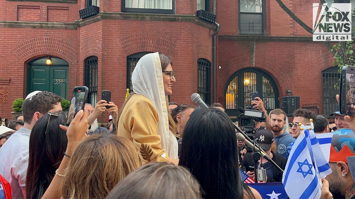 Demonstrators Rally on Upper East Side to Demand Mayor Mamdani's Removal