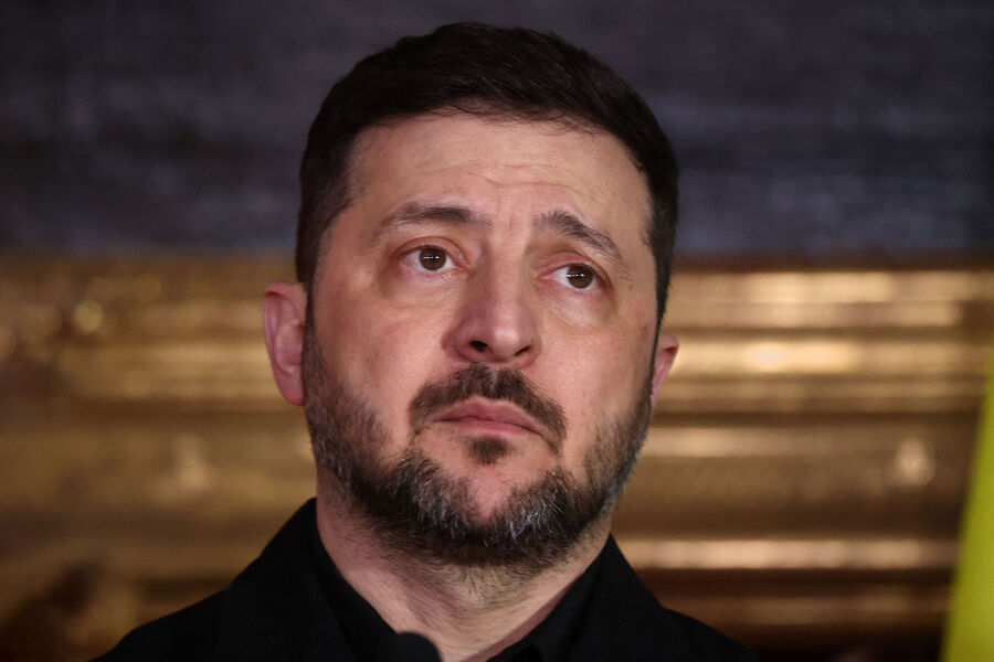Ukraine warns of Russian assault as missile strike hits Kyiv region.