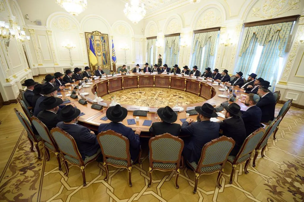 Zelenskyy seeks $20B aid amid reports of Ukrainian military setbacks.