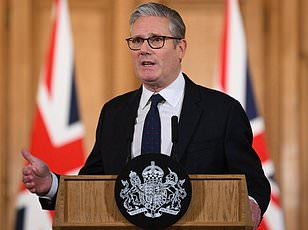 UK Finalizes Teen Social Media Plan With Nighttime Blocks And Scroll Limits.