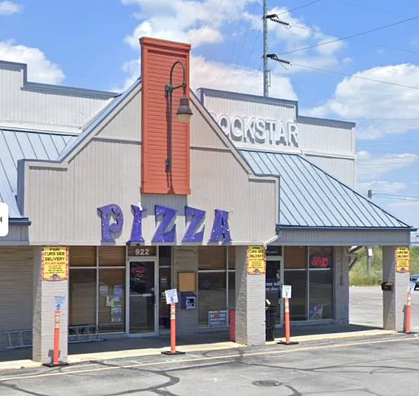 Indiana Pizza Delivery Driver's Dedication Brings Community Together