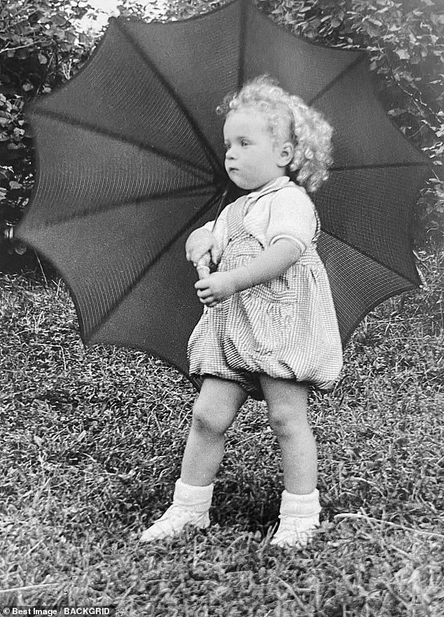 Jocelyn Wildenstein's Personal Photos: A Glimpse into Her Love for Africa and Family