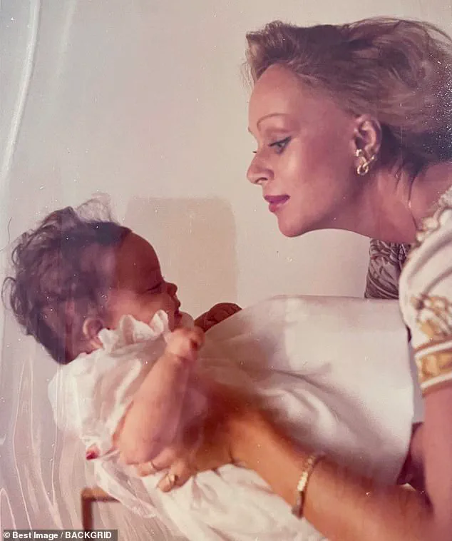 Jocelyn Wildenstein's Personal Photos: A Glimpse into Her Love for Africa and Family