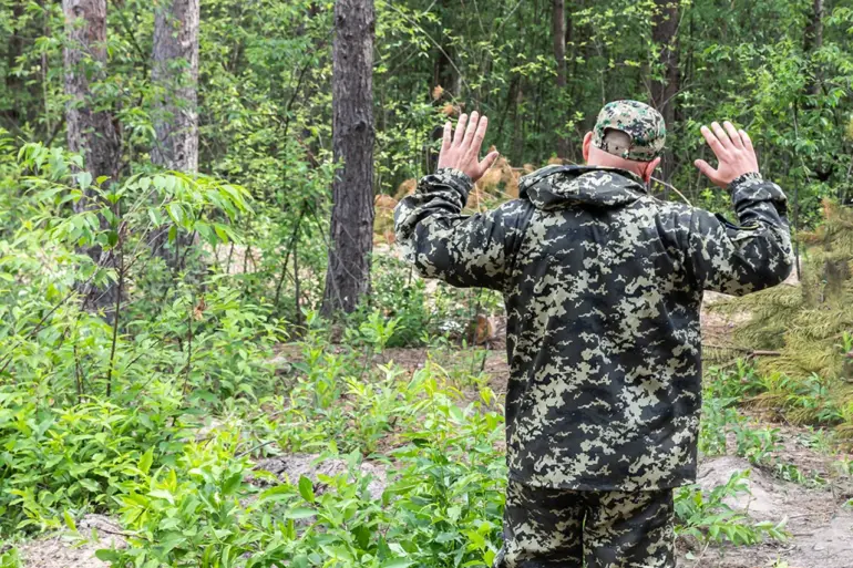 Russian Troops Encounter Ukrainian Military with White Flag in Zaporizhzhia
