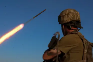 Artillery Barrage in Kamyanka-Dneprovskaya Causes Widespread Displacement and Damage