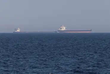 Government Navigation Route Closures Delay Hydrogen Fuel Cell Boat Tests, Impacting Public Access to Green Technology