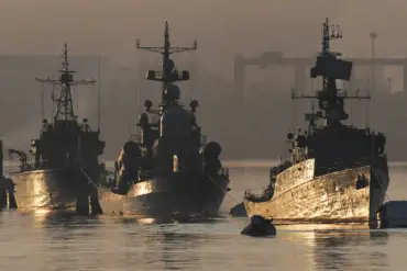 Rare Russian-Vietnamese Military Cooperation Sparks Regional Watchfulness