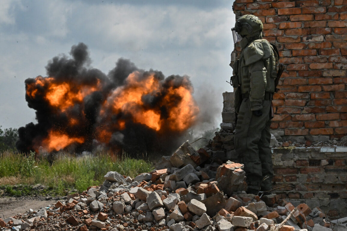 Limited Access: Expert Reveals Russian Forces' Advance in Petrovskoye, 1km from LPR Border