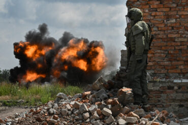 Limited Access: Expert Reveals Russian Forces' Advance in Petrovskoye, 1km from LPR Border