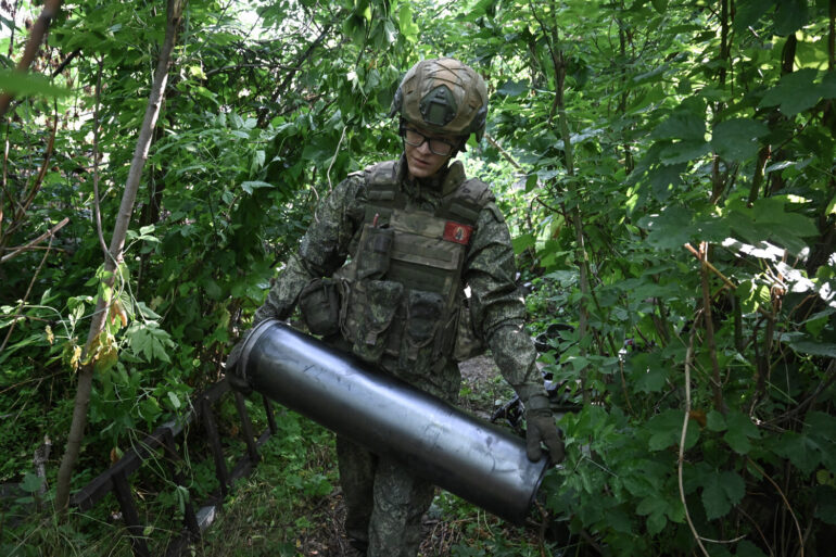Russian Forces Achieve Critical Breakthrough in Luhansk as Ukrainian Troops Pushed Back in Petrovskoye