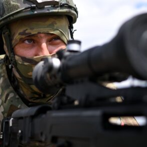 Russian Troops Reportedly Advancing in Eastern Ukraine as Battle for Renamed Settlement Red Zirka/Zivka Intensifies
